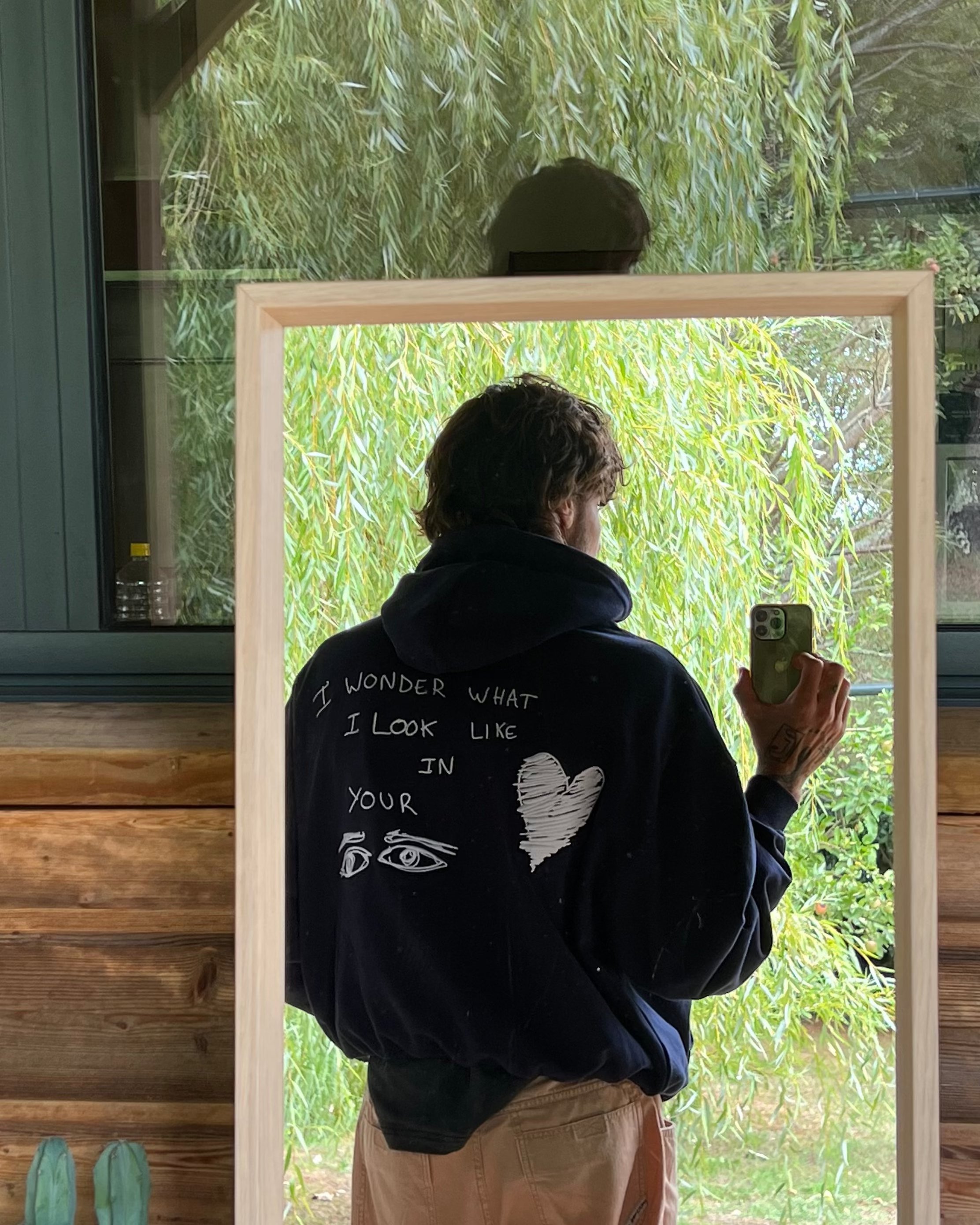 IN YOUR EYES BLK HOODIE